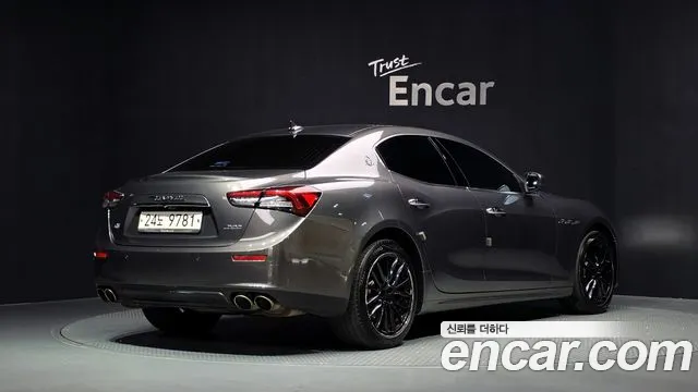 Maserati Ghibli 2017 thumb 2
