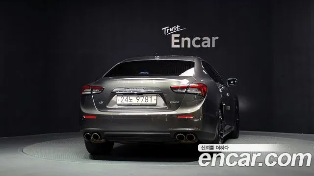 Maserati Ghibli 2017 thumb 4