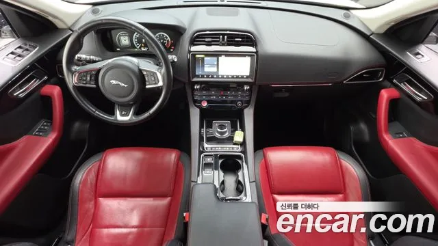 Jaguar F-Pace 2016 thumb 7