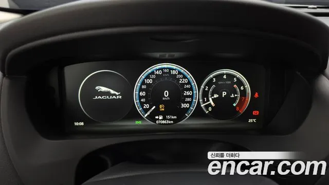 Jaguar F-Pace 2016 thumb 8