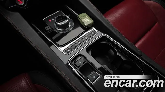 Jaguar F-Pace 2016 thumb 9