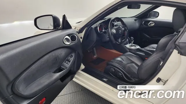Nissan 370Z 2017 thumb 10