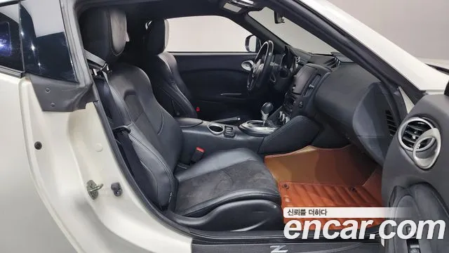 Nissan 370Z 2017 thumb 11