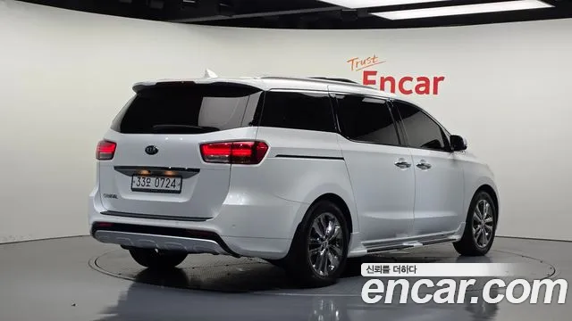 Kia Carnival 2016 thumb 2