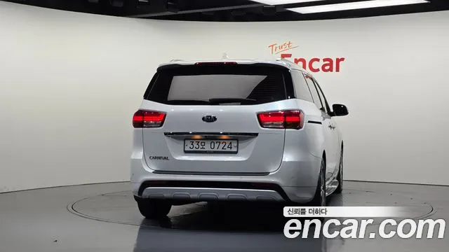 Kia Carnival 2016 thumb 4