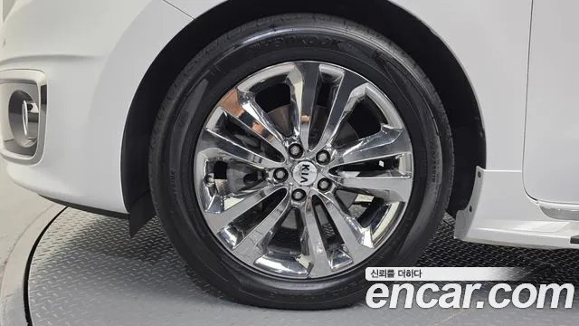 Kia Carnival 2016 thumb 5