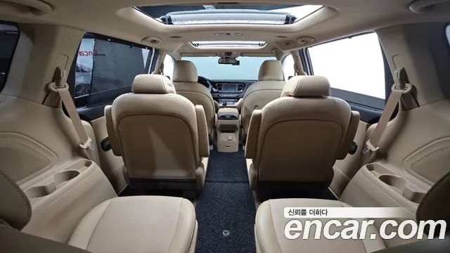 Kia Carnival 2016 thumb 11