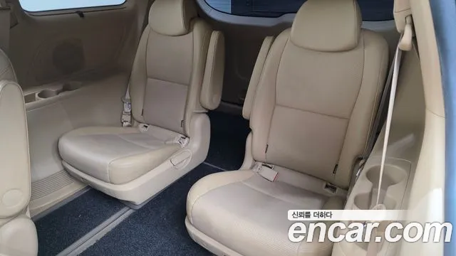 Kia Carnival 2016 thumb 12