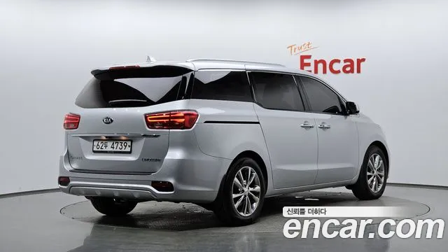 Kia Carnival 2018 thumb 2