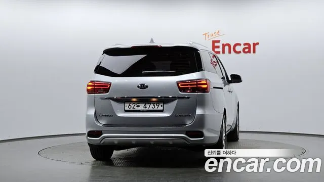 Kia Carnival 2018 thumb 4