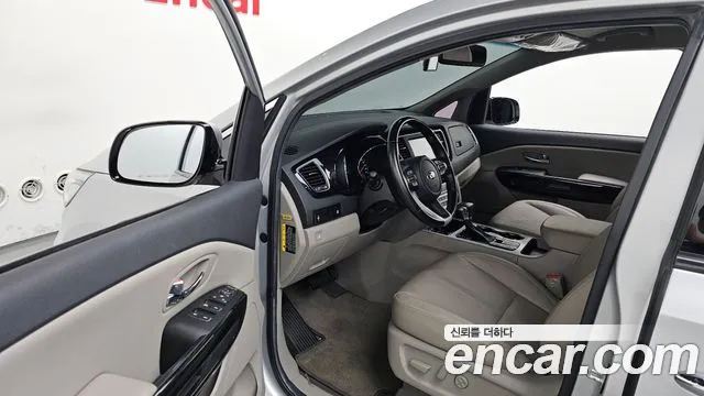 Kia Carnival 2018 thumb 10