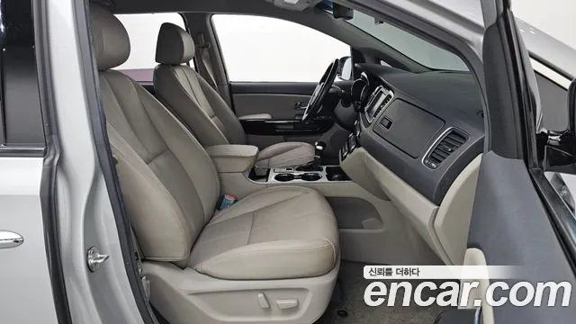 Kia Carnival 2018 thumb 11