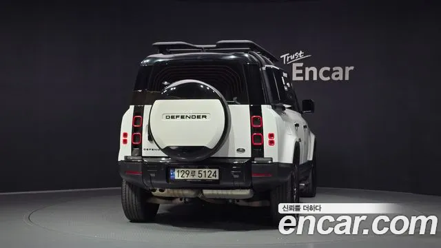 Land Rover Defender 2023 thumb 4