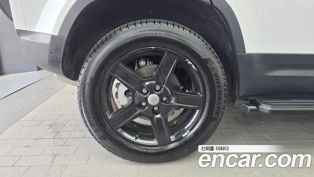 Land Rover Defender 2023 thumb 5