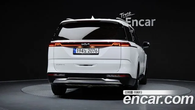 Kia Carnival 2023 thumb 4