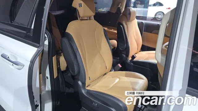 Kia Carnival 2023 thumb 11
