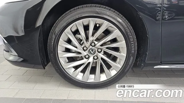 Lexus ES 2025 thumb 4