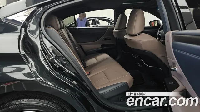 Lexus ES 2025 thumb 11