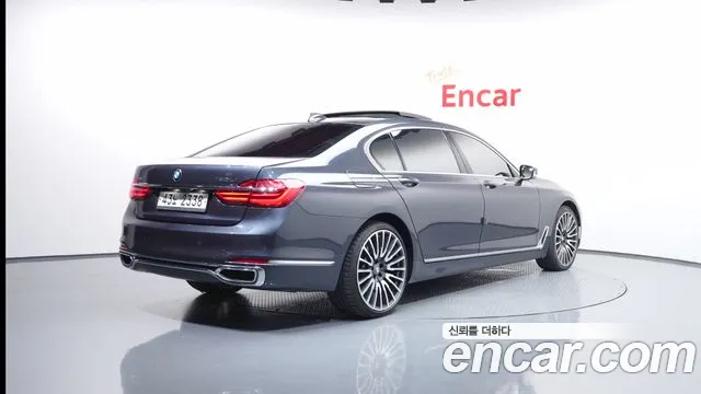 BMW 7-Series 2016 thumb 2