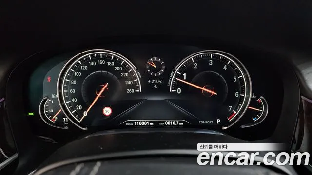 BMW 7-Series 2016 thumb 8