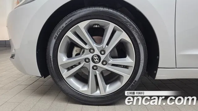 Hyundai Avante 2016 thumb 4