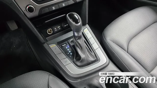 Hyundai Avante 2016 thumb 8