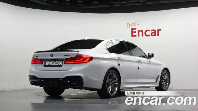 BMW 5-Series 2017 thumb 2