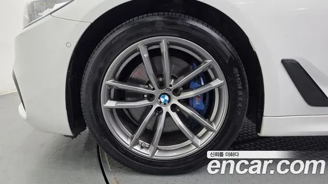 BMW 5-Series 2017 thumb 5
