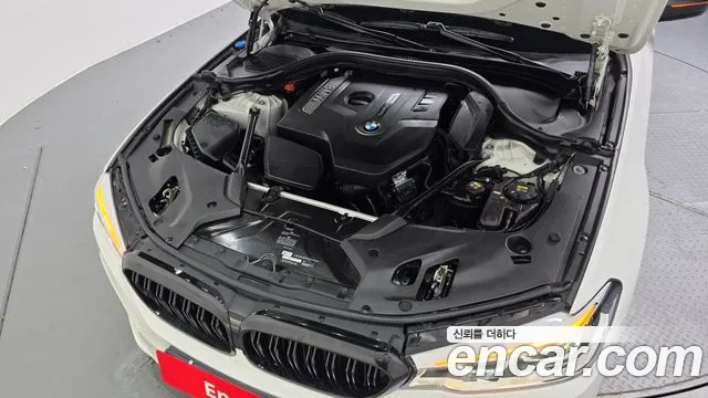 BMW 5-Series 2017 thumb 6