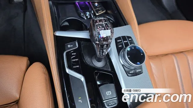 BMW 5-Series 2017 thumb 9