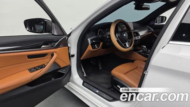 BMW 5-Series 2017 thumb 10