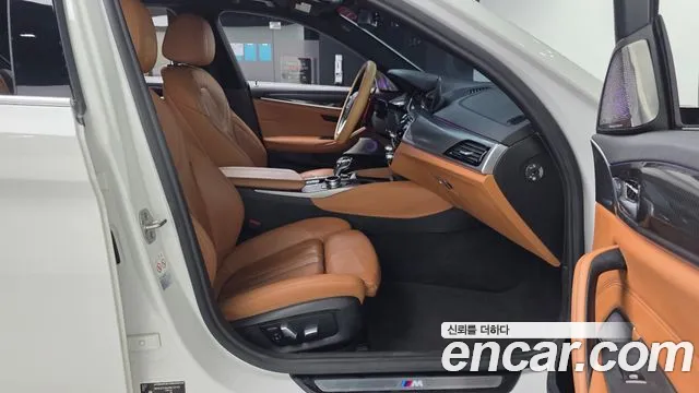 BMW 5-Series 2017 thumb 11