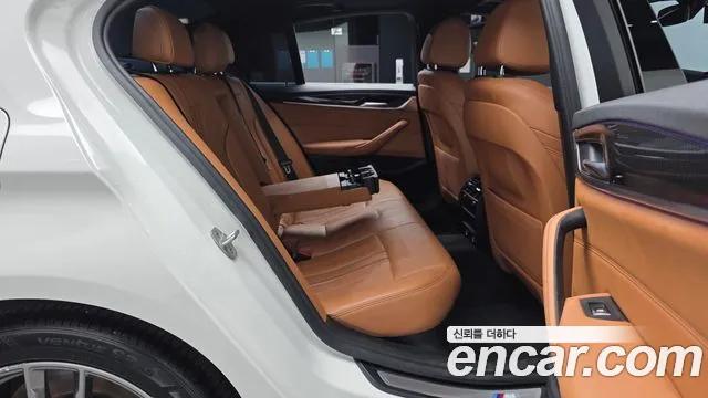 BMW 5-Series 2017 thumb 12