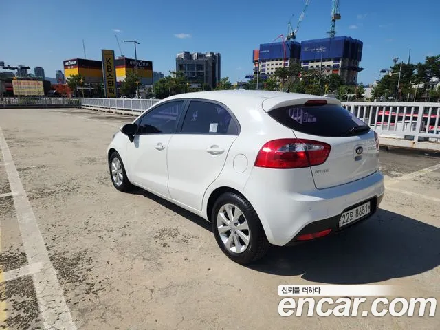 Kia Pride 2013 thumb 4