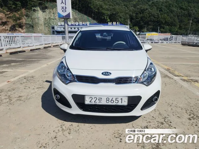 Kia Pride 2013 thumb 5