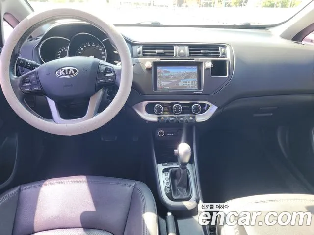 Kia Pride 2013 thumb 8