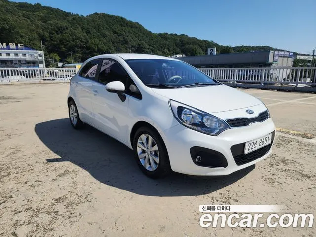 Kia Pride 2013 thumb 12