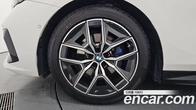BMW 5-Series 2023 thumb 5