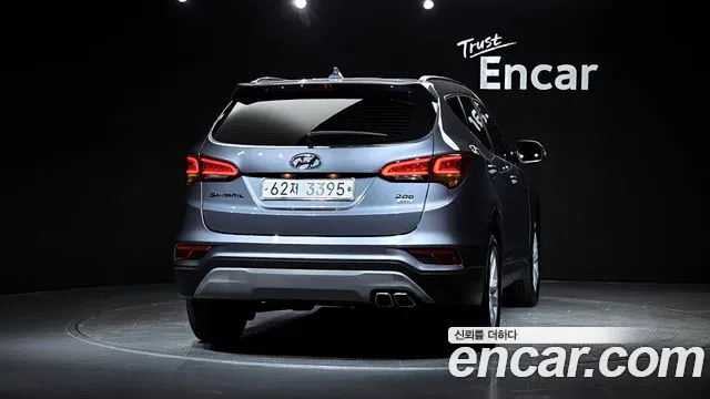 Hyundai Santa Fe 2017 thumb 4