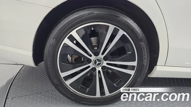 Mercedes-Benz E-Класс 2021 thumb 4
