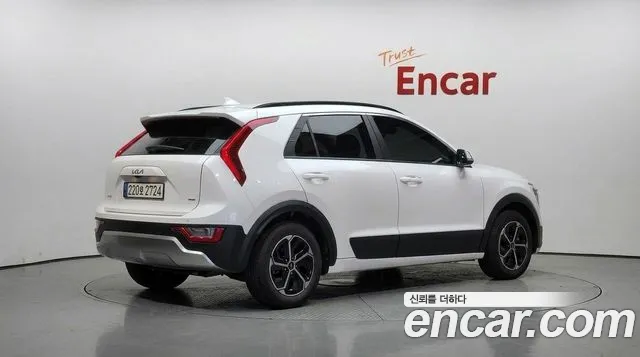 Kia Niro 2023 thumb 2