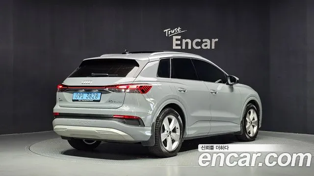 Audi Q4 e-tron 2023 thumb 2