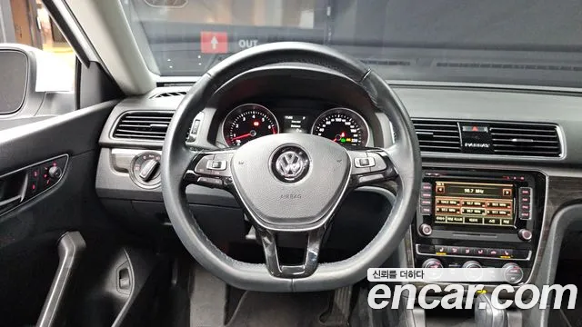 Volkswagen Passat (North America and China) 2018 thumb 12