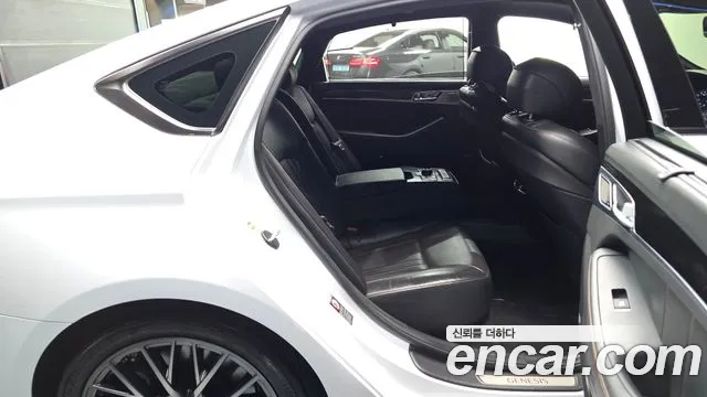 Genesis G80 2017 thumb 11