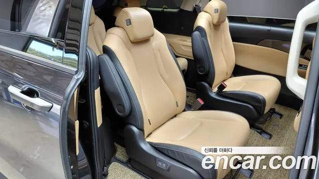 Kia Carnival 2021 thumb 11