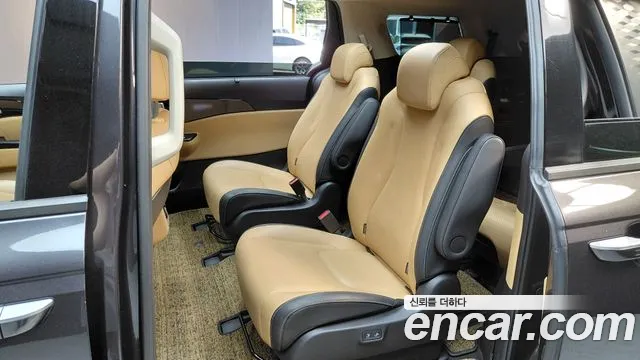 Kia Carnival 2021 thumb 12