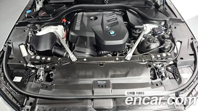 BMW 5-Series 2024 thumb 5