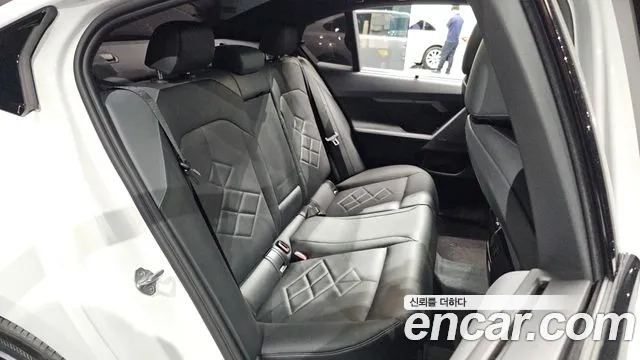 BMW 5-Series 2024 thumb 10