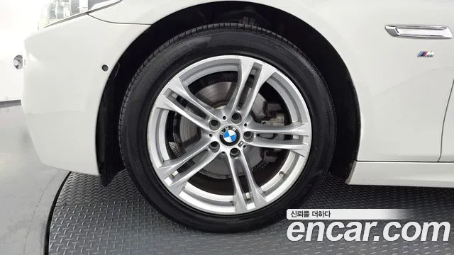 BMW 5-Series 2016 thumb 5