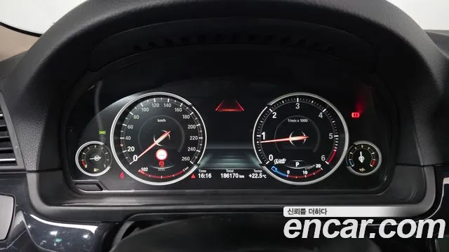 BMW 5-Series 2016 thumb 8